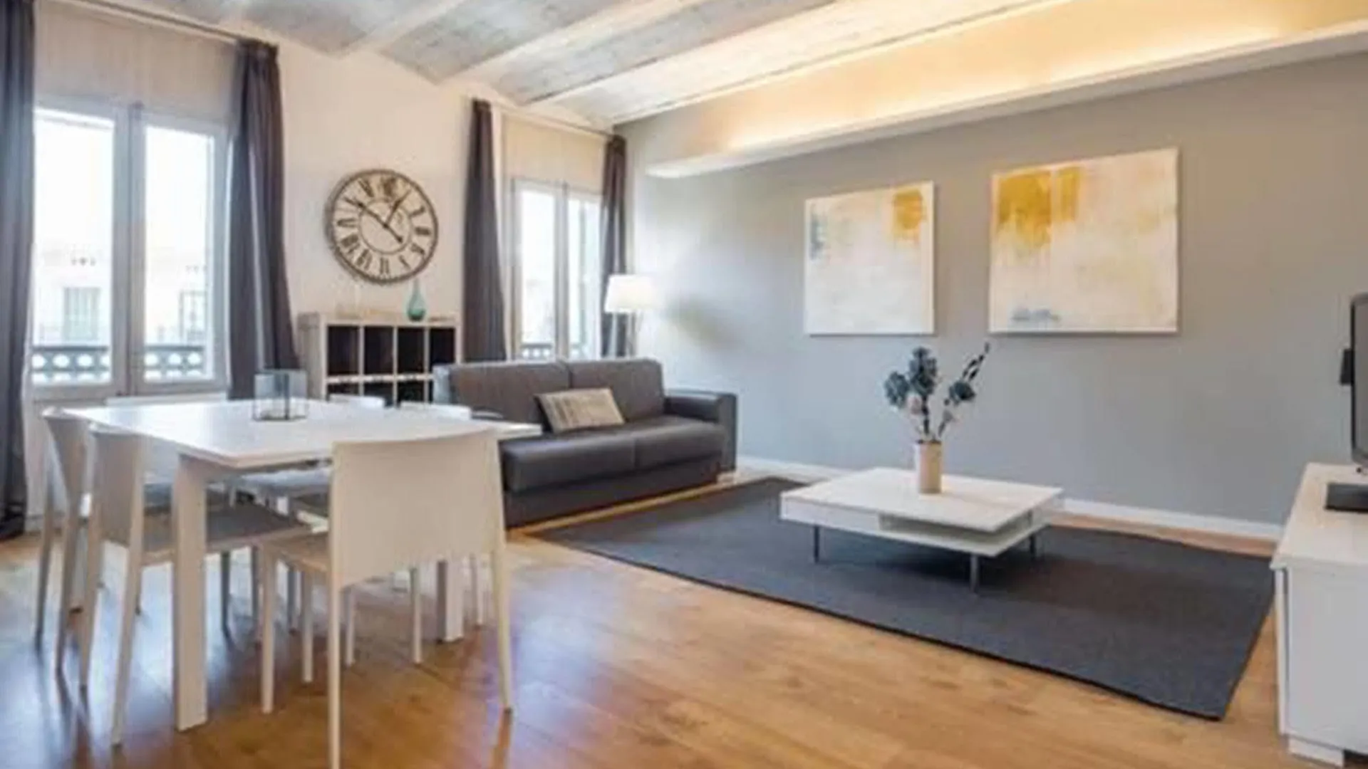 Rent Top Apartments near Plaza de Cataluña Barcelona 0*,